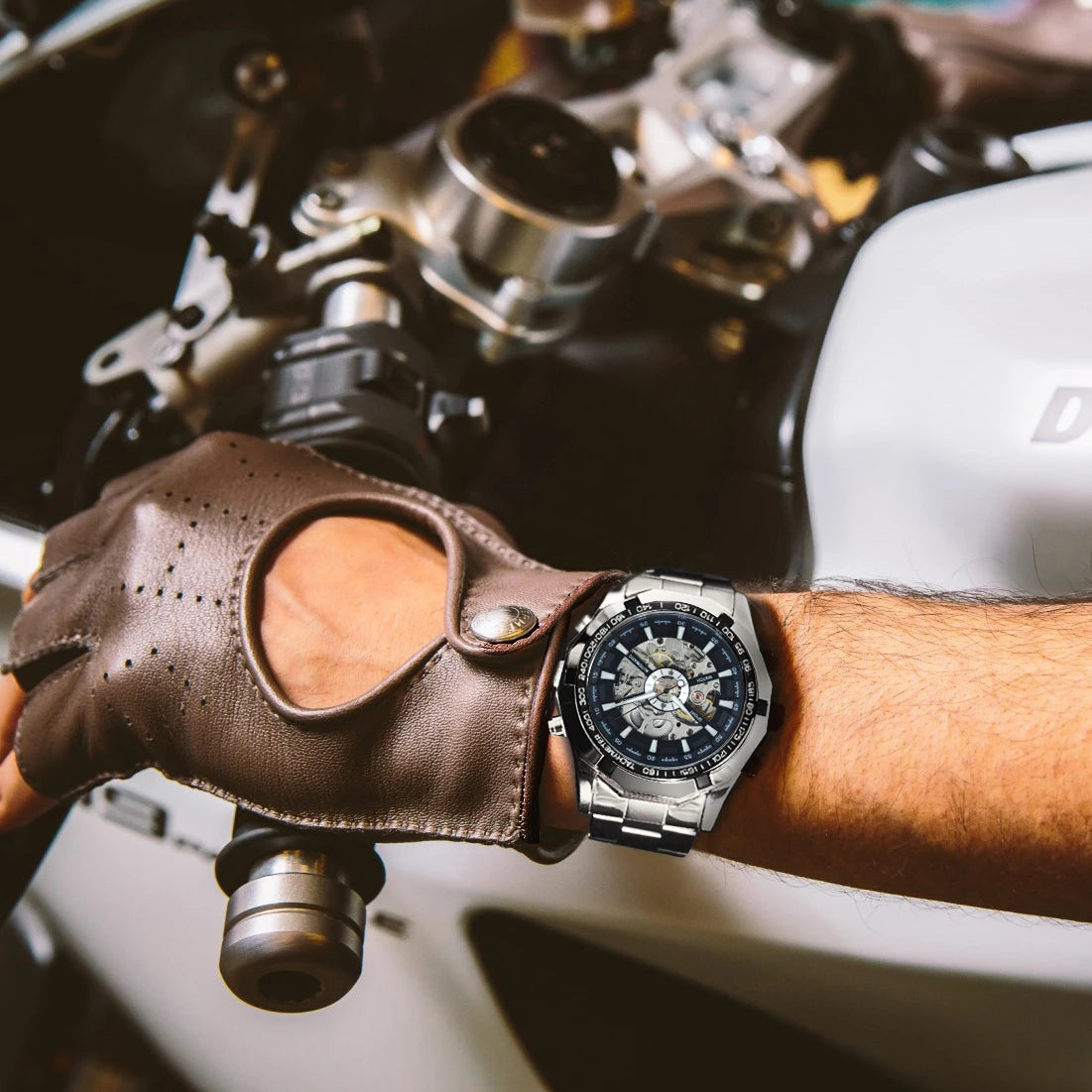 Montre Mécanique Squelette Homme WINNER – Aiguilles Lumineuses, Bracelet Acier