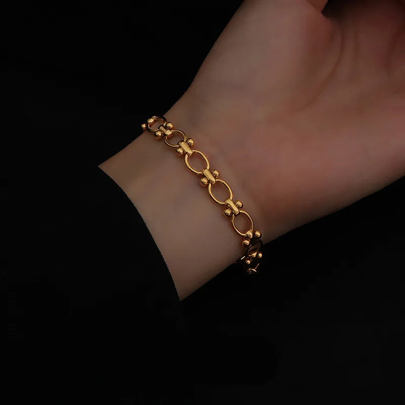 Bracelet en métal en acier inoxydable femmes plaquée or 18 carats.