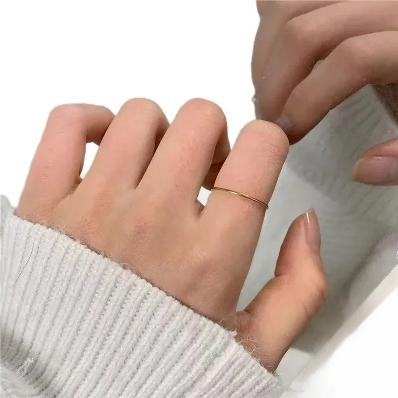 Bague en acier inoxydable pour femme, placage de style classique simple, sans couture, résistant à la décoloration, parfait pour un usage quotidien et la Saint-Valentin