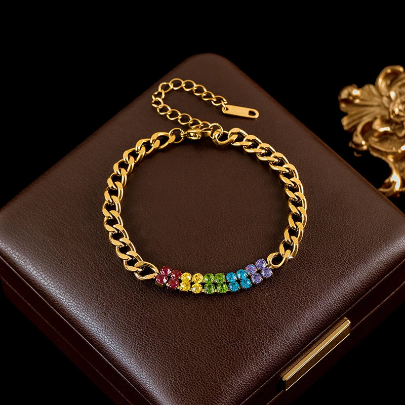 Bracelet en métal en acier inoxydable femmes plaquée or 18 carats.