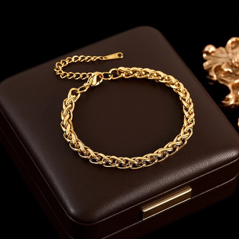 Bracelet en métal en acier inoxydable femmes plaquée or 18 carats.