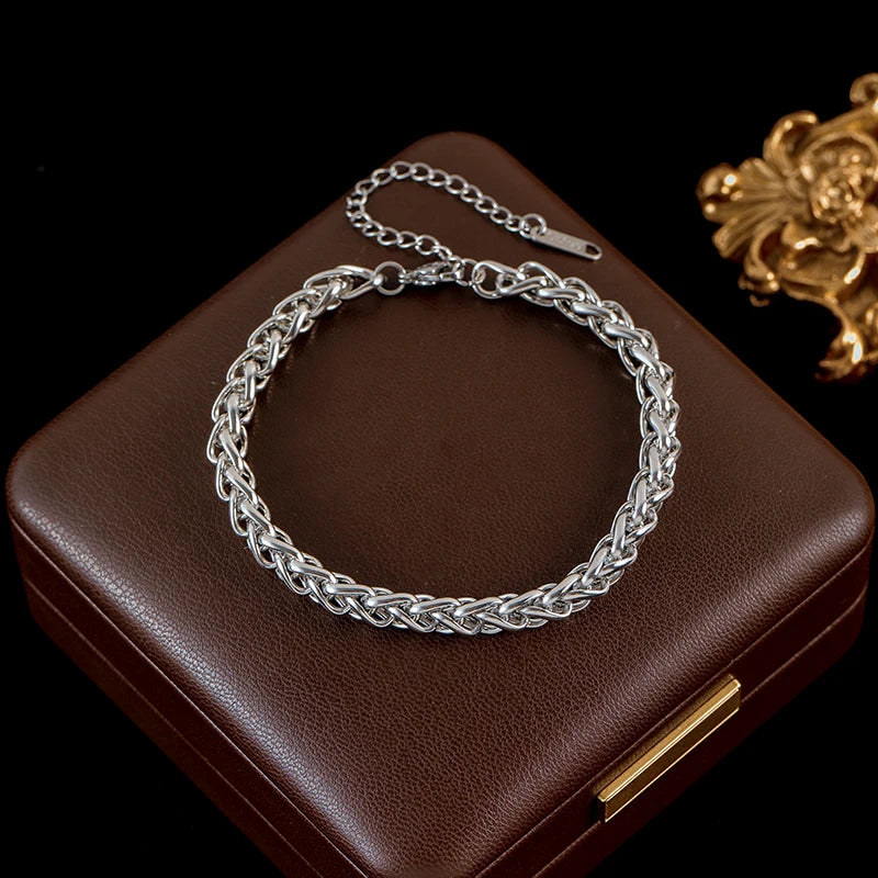 Bracelet en métal en acier inoxydable femmes plaquée or 18 carats.