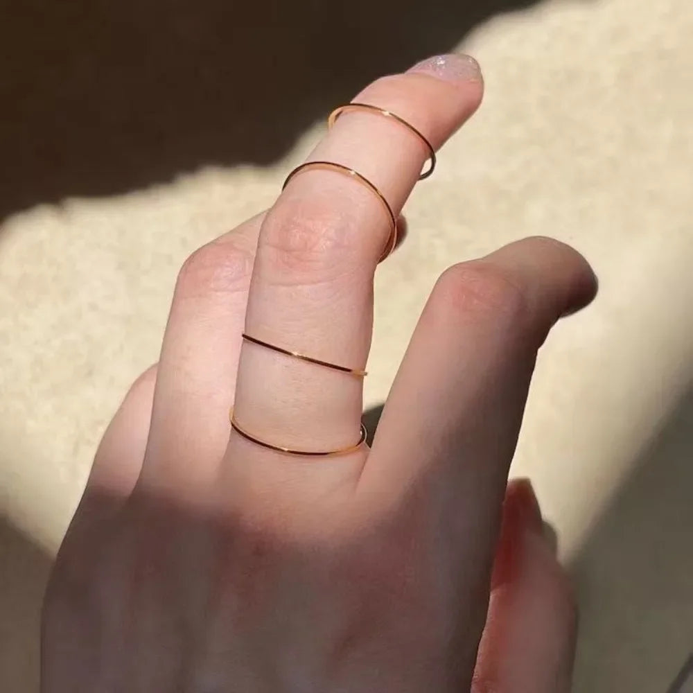 Bague en acier inoxydable pour femme, placage de style classique simple, sans couture, résistant à la décoloration, parfait pour un usage quotidien et la Saint-Valentin