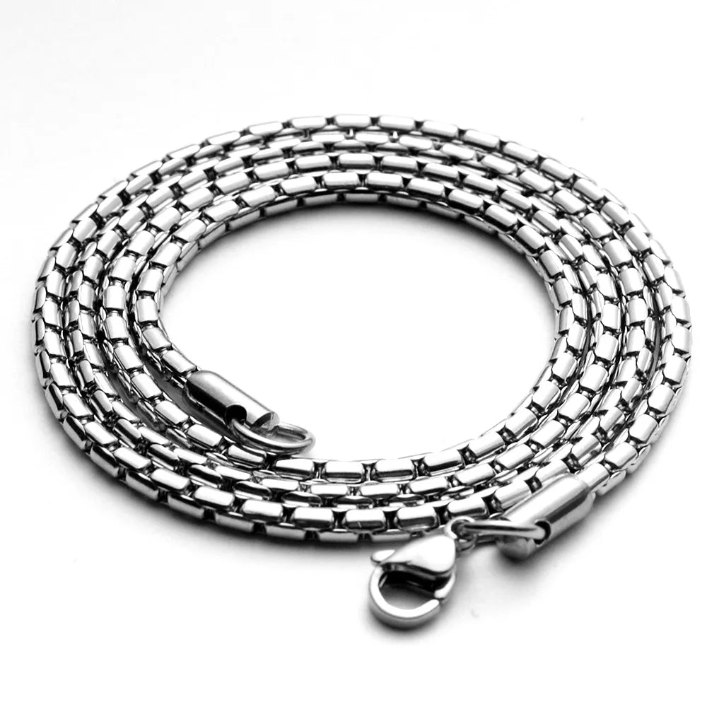 Collier avec pendentif en métal pour hommes inoxydable.