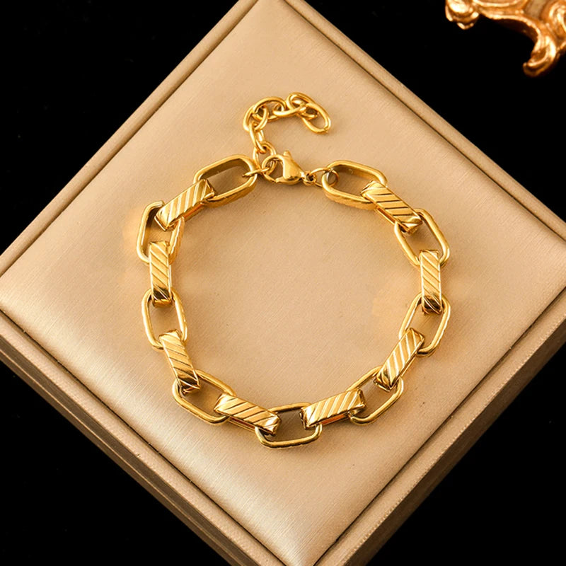 Bracelet en métal en acier inoxydable femmes plaquée or 18 carats.