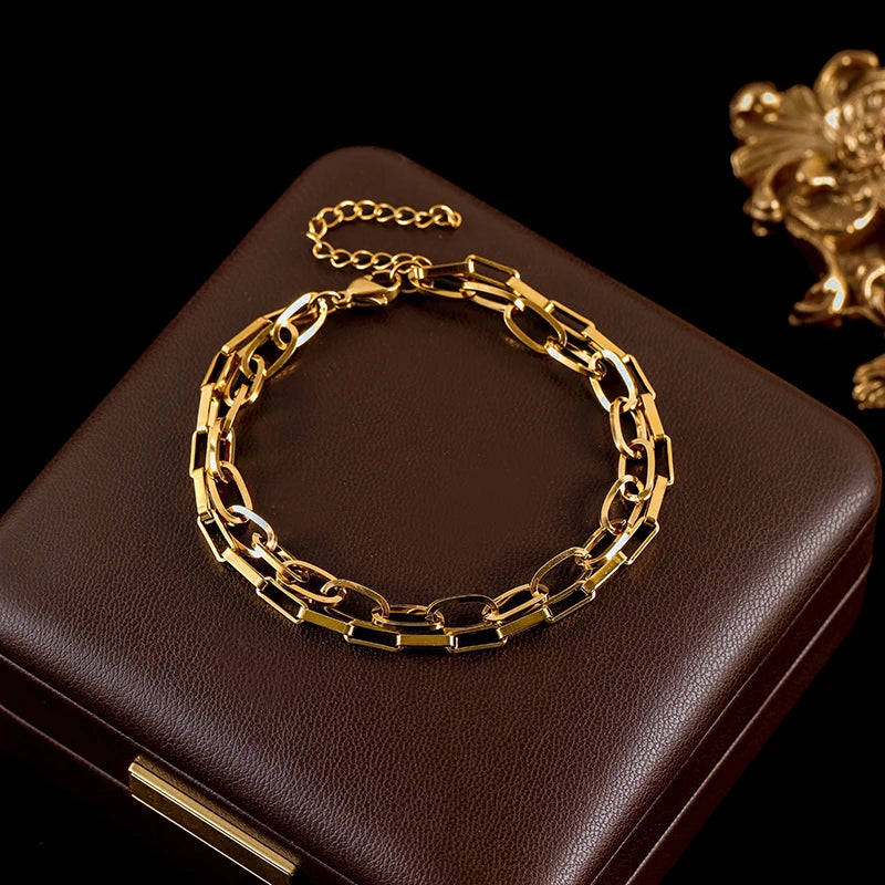 Bracelet en métal en acier inoxydable femmes plaquée or 18 carats.