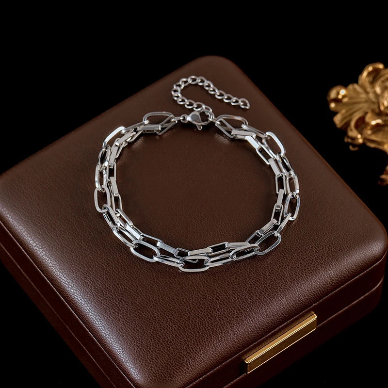 Bracelet en métal en acier inoxydable femmes plaquée or 18 carats.