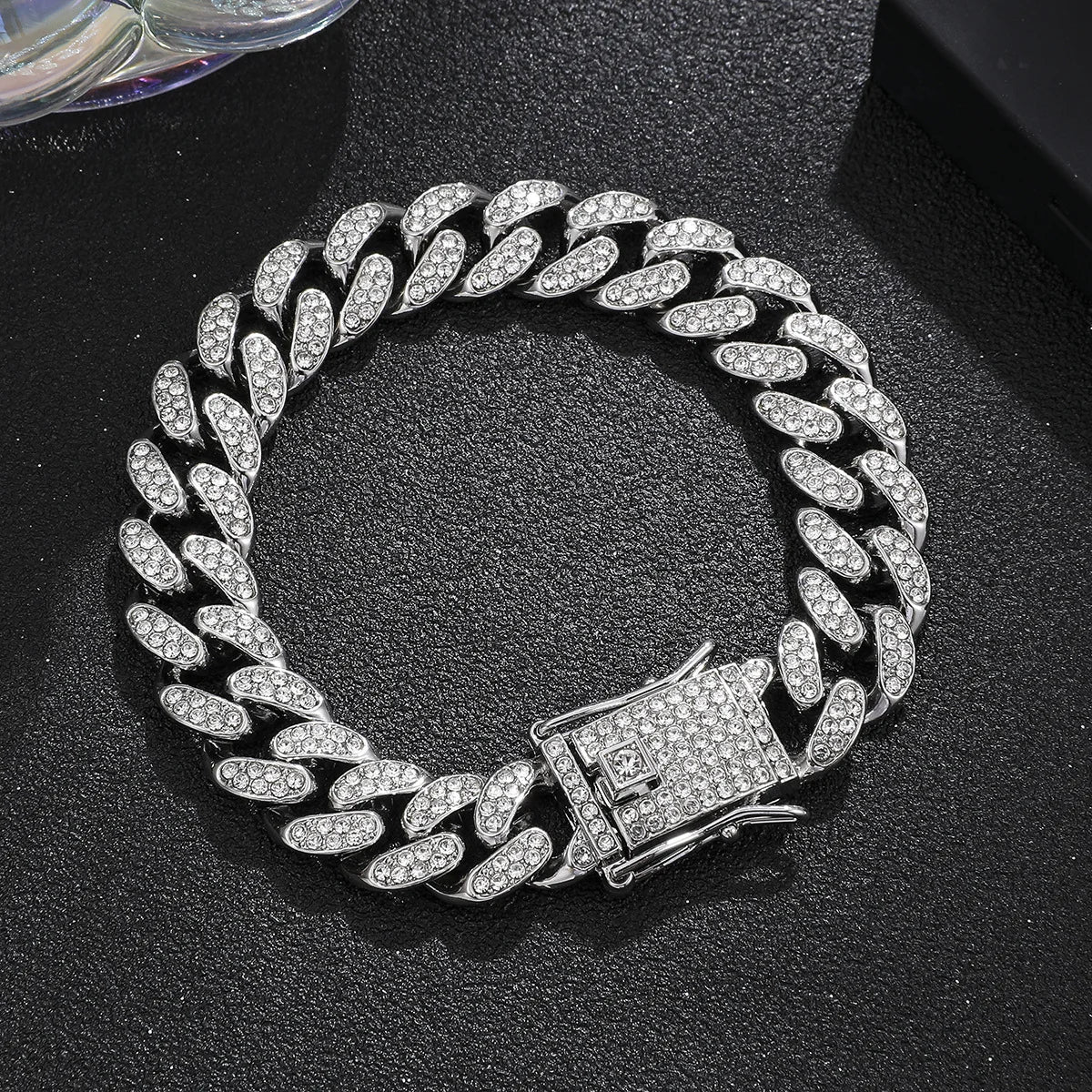 Bracelet de luxe en chaîne à maillons cubains glacés pour hommes en acier inoxydable, scintillant.